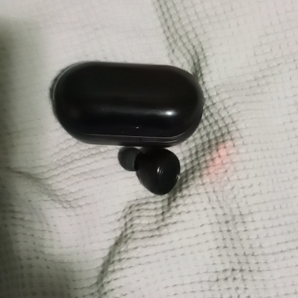 Ear buds - Picture 2 of 3